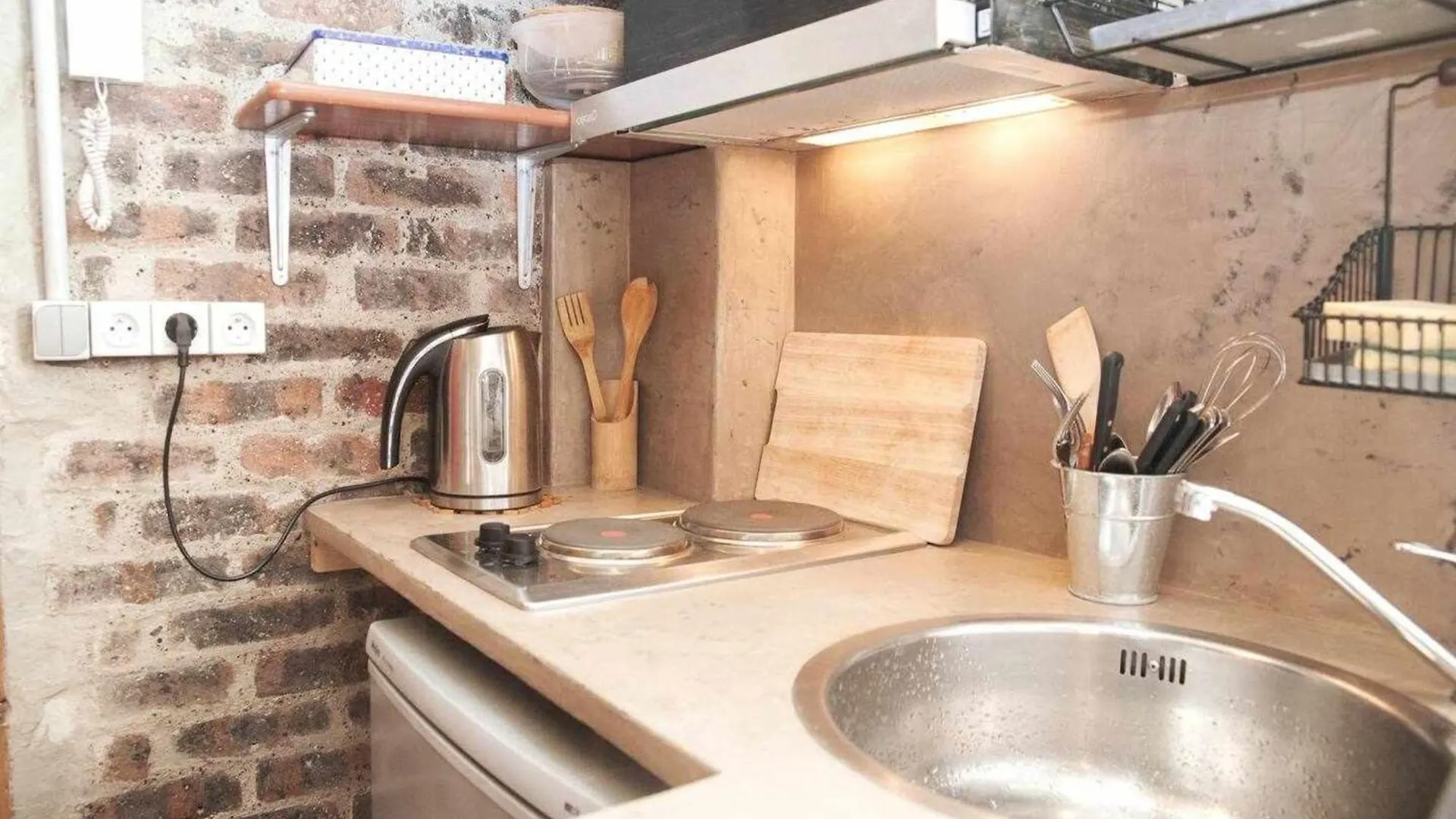 Cosy Quiet And Well Appointed Studio Paris